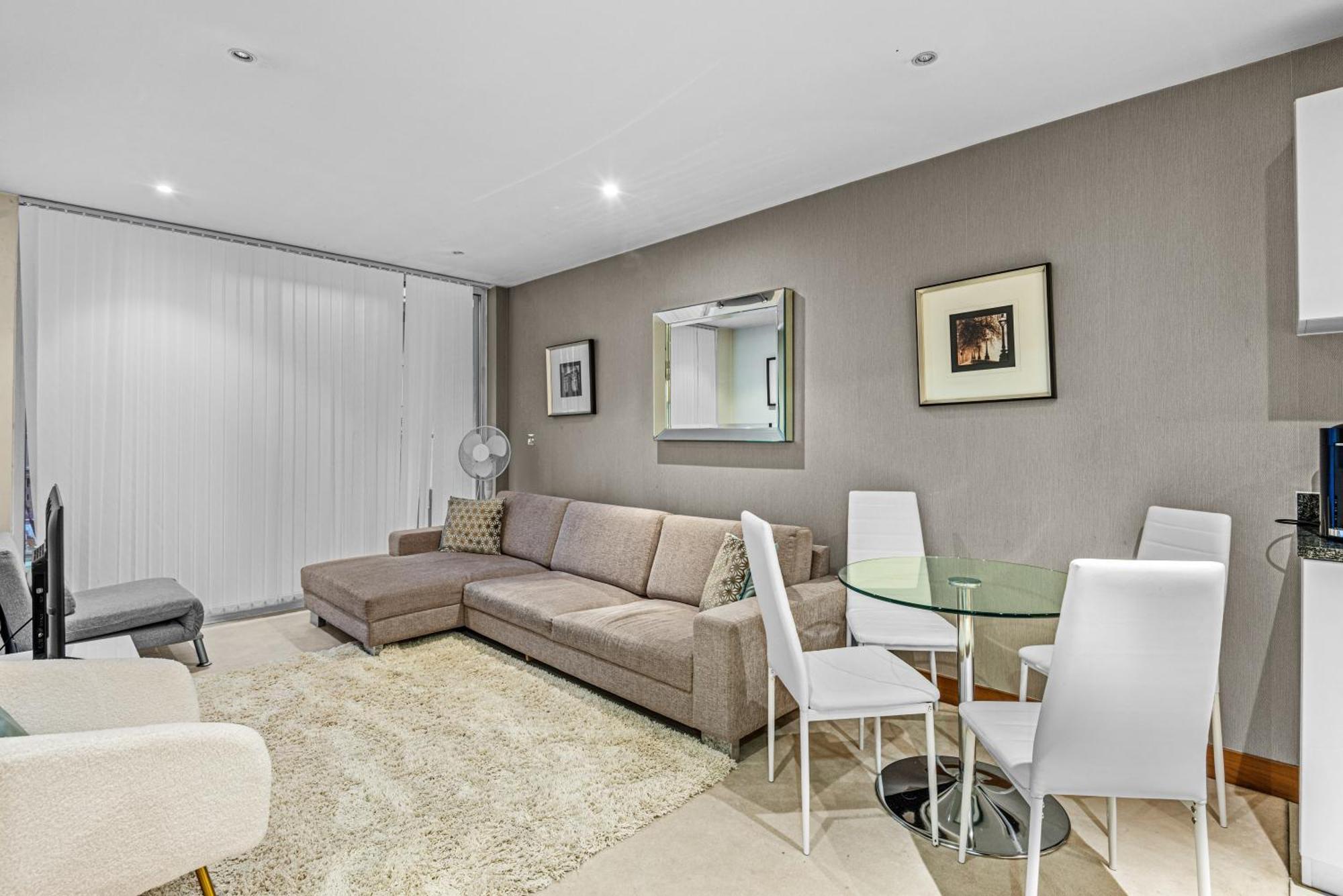 Londwell, Chelsea Living, Central Flat With Balcony ลอนดอน ภายนอก รูปภาพ