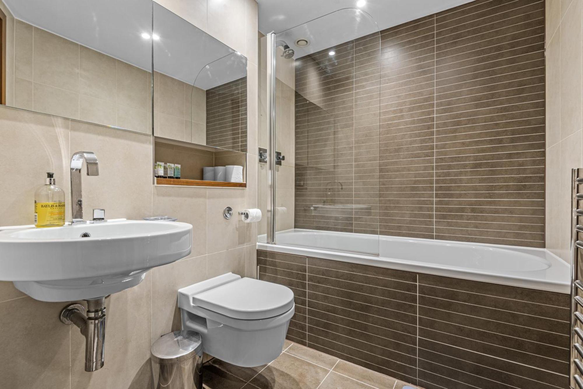 Londwell, Chelsea Living, Central Flat With Balcony ลอนดอน ภายนอก รูปภาพ